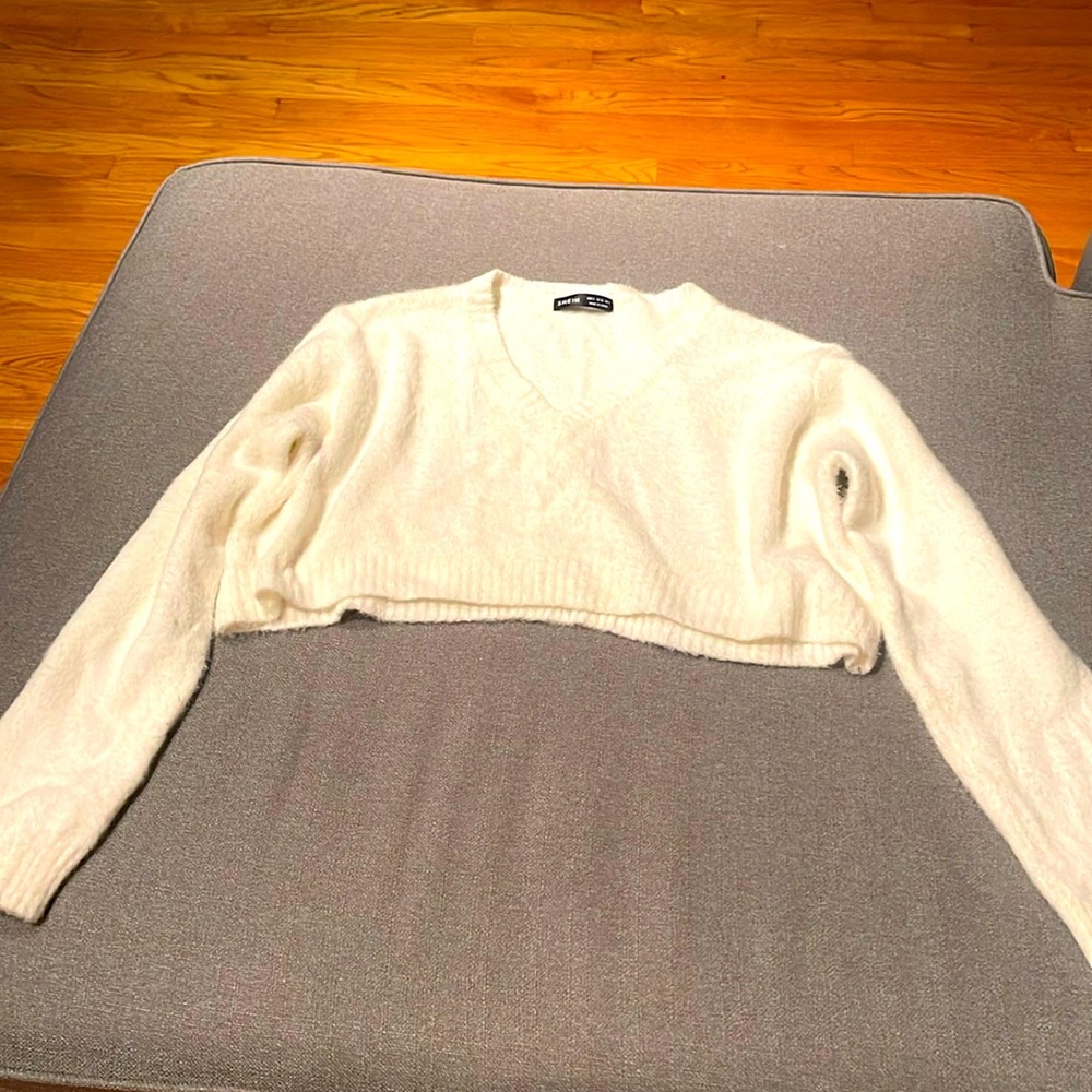 SHEIN cream V neck crop sweater size S